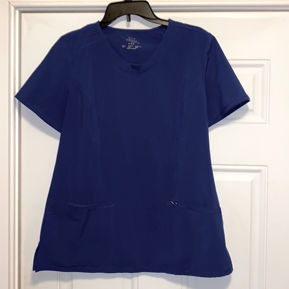 Cherokee Infinity scrub top - Picture 1 of 3